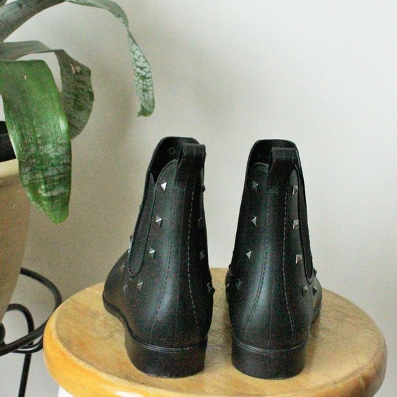 London Fog Black Chelsea rain boots w studs size 7 - Picture 4 of 7